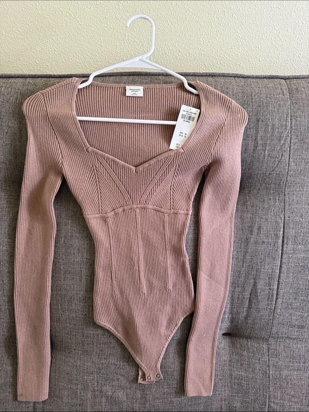 Abercrombie & Fitch Ribbed V‑Neck Long Sleeve Bodysuit - Mauve